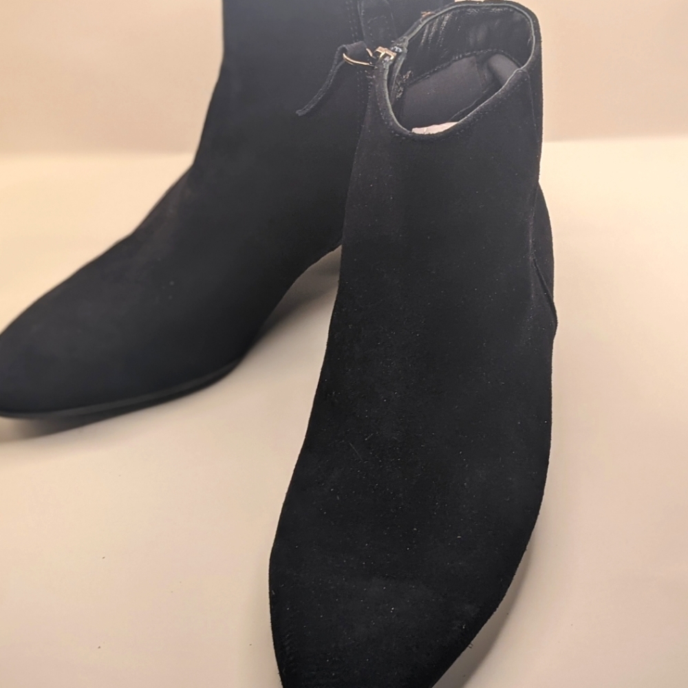 NWOT Aquatalia Black Suede Ankle Booties - 9